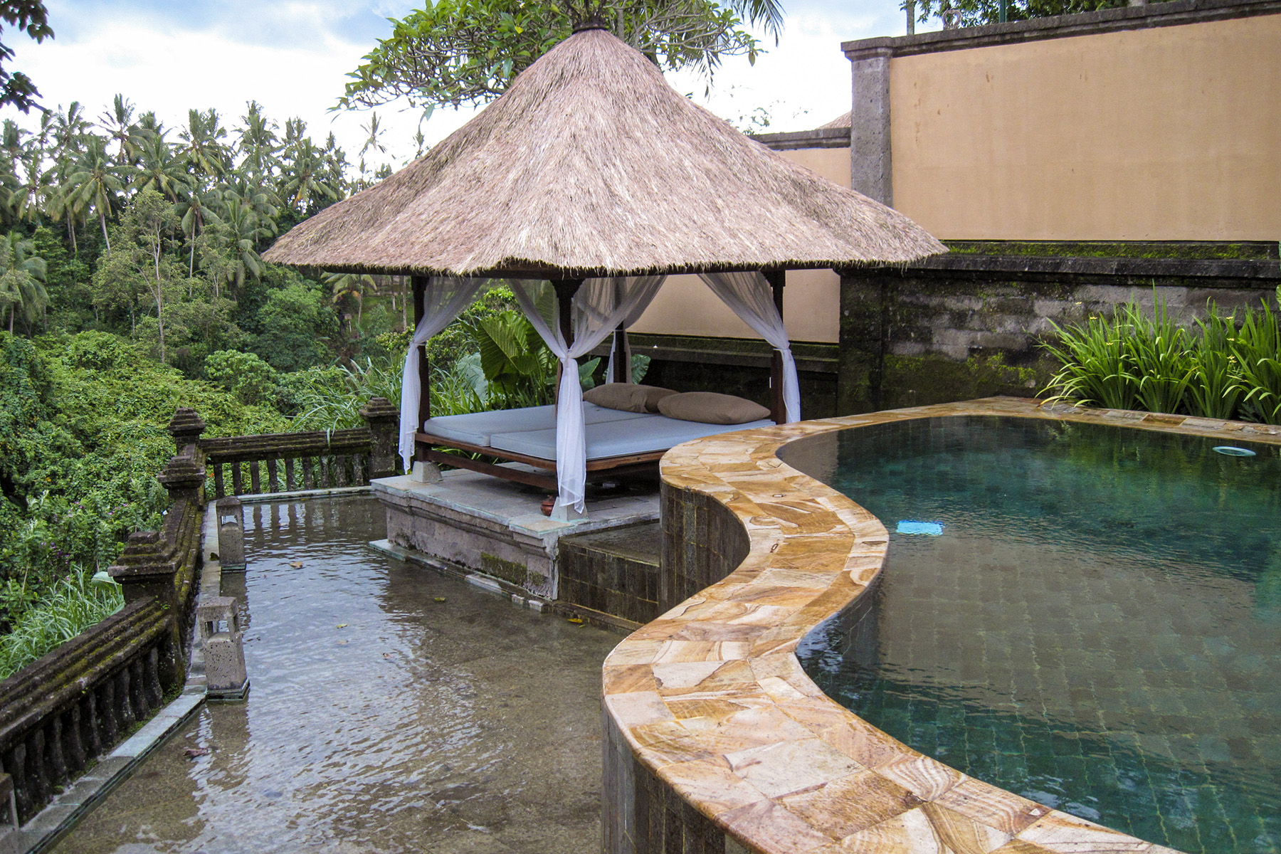 kamandalu-ubud-resort-villa-infinity-pool